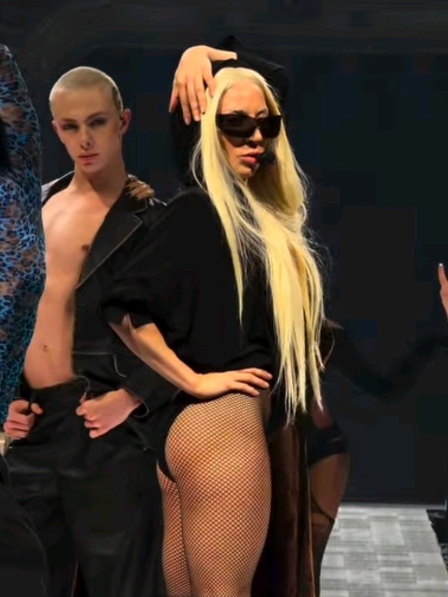 RDT Lady Gaga tweet media