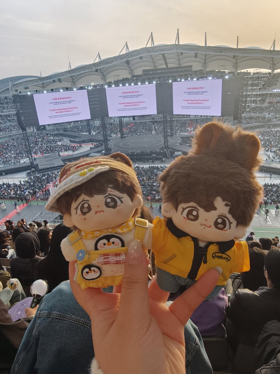 LAWEI467's tweet photo. 💜아빠를 보려 왔어 https://t.co/ZHBRCwnnCM