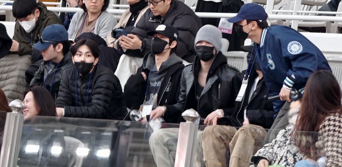 엔하이픈 오늘 단체로 방탄 선배님들 콘서트 보러 갓구만 🎵🕺