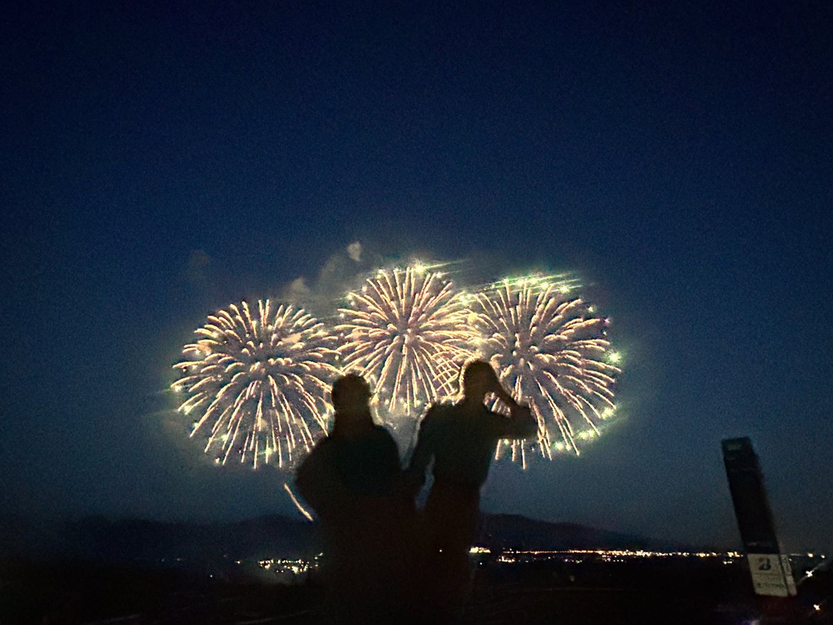 お仕事でFU🗻JISP🏎️EEDWAYにいます　花火アクスタ下手だけどなんかちょっと情緒があるのでぜひみてほしい