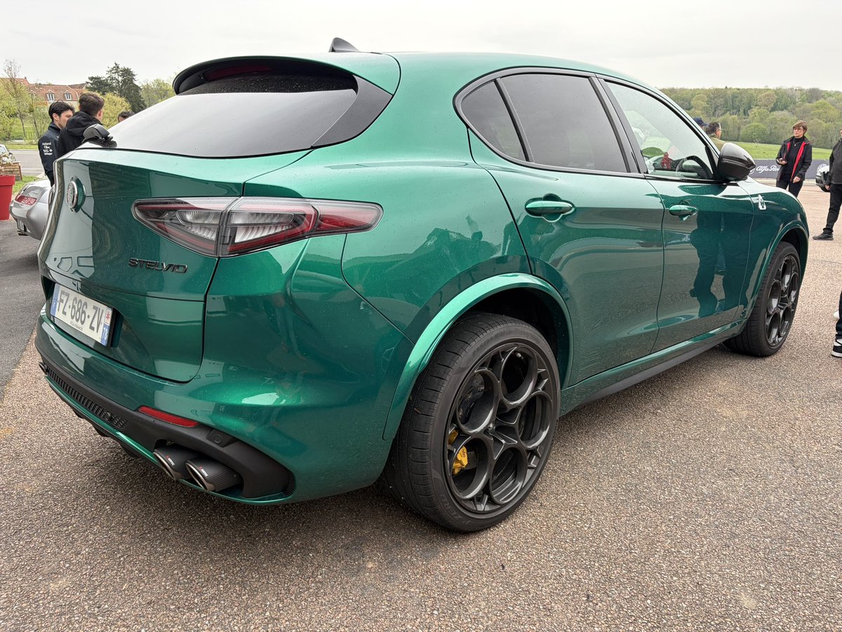 politicdisaster's tweet photo. En place sur le Circuit des Ecuyers avec ma monture rouge à l’evenement @AlfaRomeo_Fra https://t.co/bpww6sHknA