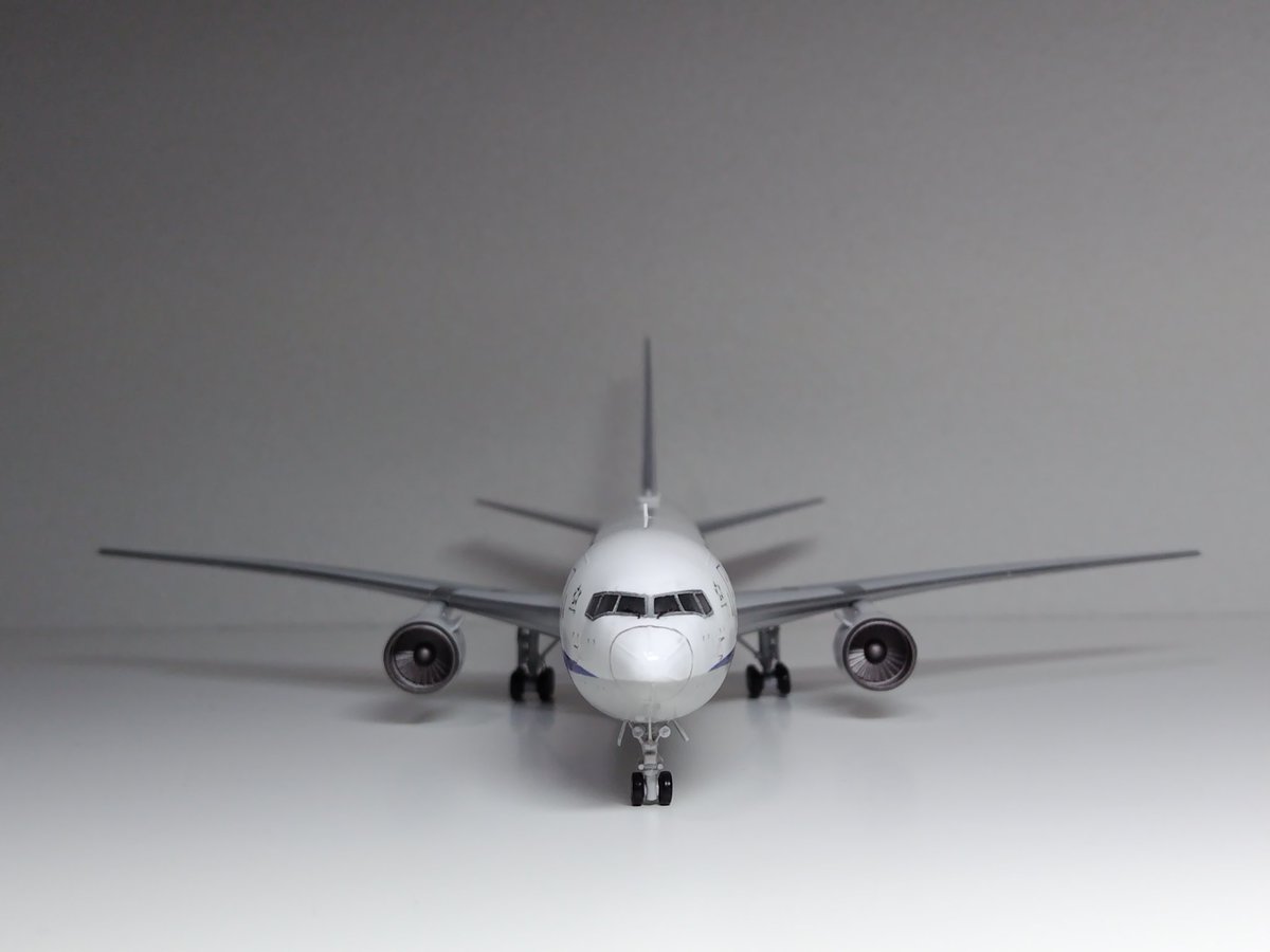 kd618a's tweet photo. 1/200 
ANA Boeing 767-381ER (JA609A)

WLの無いB6の渋い雰囲気を表現すべく、ハセガワキットより製作。

窓のクリア化やエンジンの正規化、ブルーの全塗装など、初めて尽くしの工作でしたが楽しく作れました !

 #ハセガワ旅客機
 #旅客機プラモ
 #B767
 #ANA https://t.co/gNaVWUyGYj
