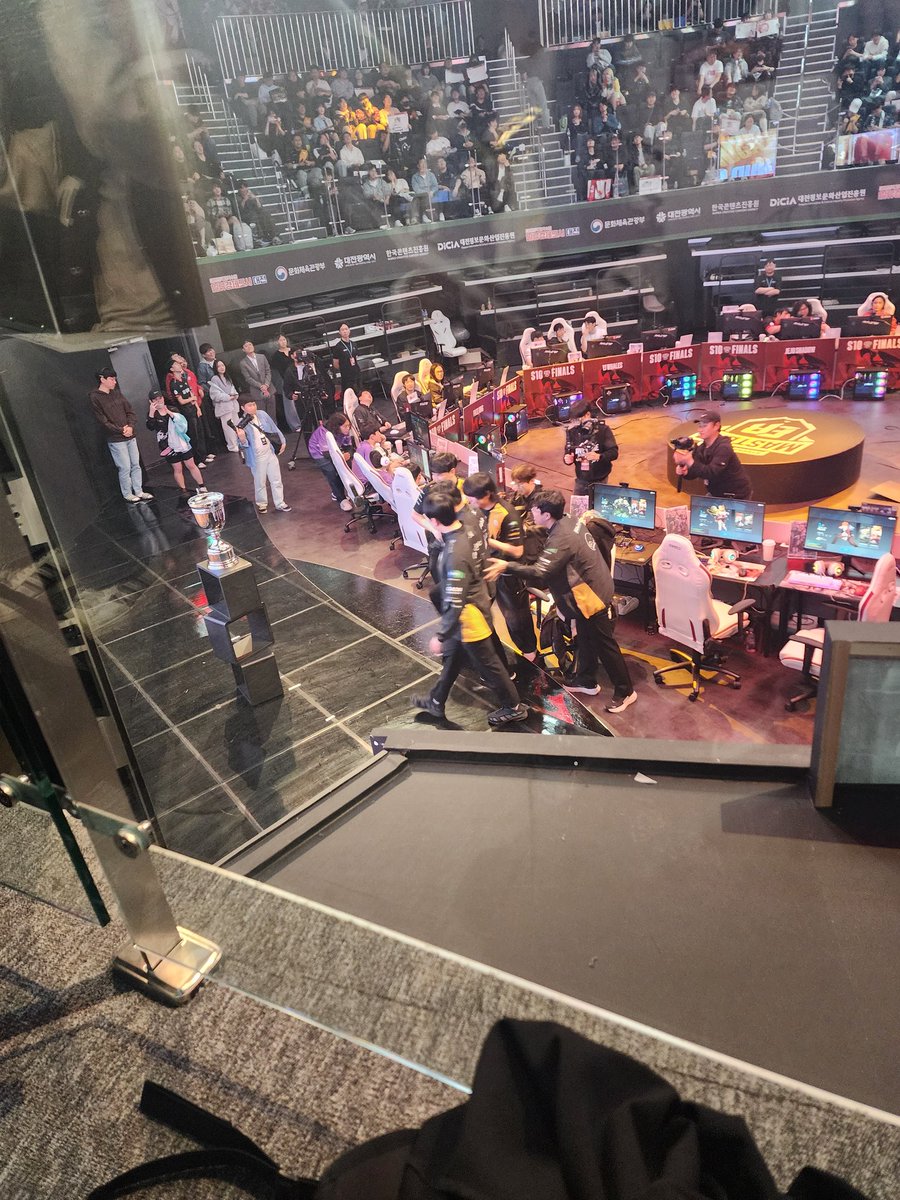 옥시로 tweet media