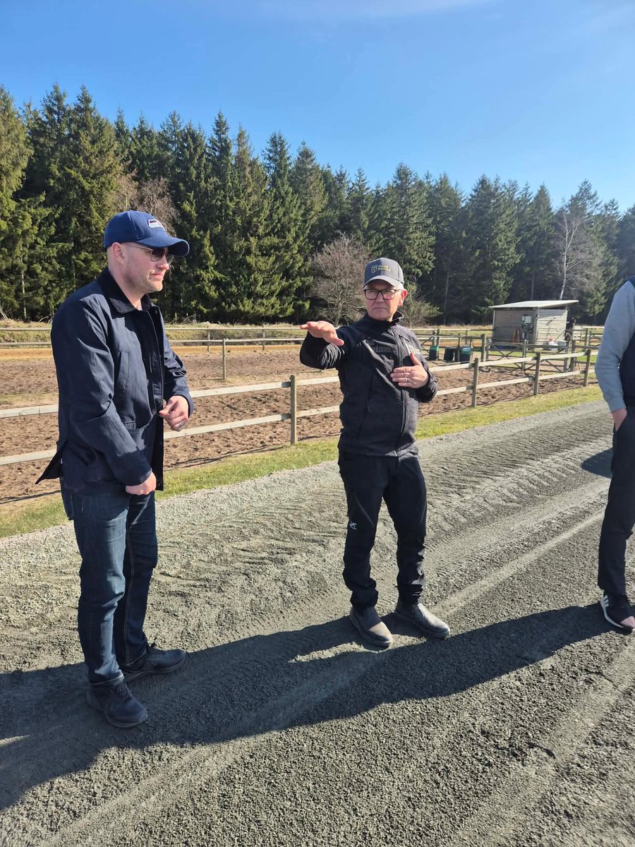 Martinolsson40's tweet photo. Tack @Stall_Nordstrom och @travpuls för 30 års presenten att få träffa Önas Prince och rundtur på gården 🐴👑

Nu vidare mot Jägersro! 🎉 https://t.co/eSDnY4OItZ