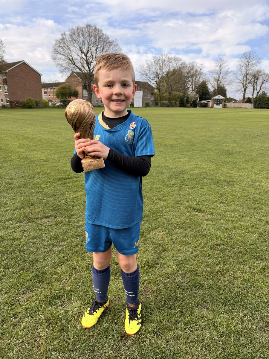 ColronFC's tweet photo. ⚽️ Walmley Colron Development ⚽️

The rain stopped just in time for a brilliant Saturday morning of football! 🌦️➡️☀️

Great work from all the players on their skills and ball control, followed by some fantastic high-scoring games ⚽️🥅

Well done everyone 👏💙 https://t.co/UzlUzFIlu1