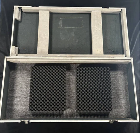 1484shibuya's tweet image. 【中古】ROLAND / JUPITER-8 
最強シンセが渋谷店に降臨！！
付属の純正ハードケースも中を貼り替えてリフォームしきれいになっております、本体もメンテ済で購入後すぐに使用可能！
世界の名だたるアーティストに愛された日本のアナログ・ポリフォニック・シンセサイザーの象徴的存在！
＃SYNTH