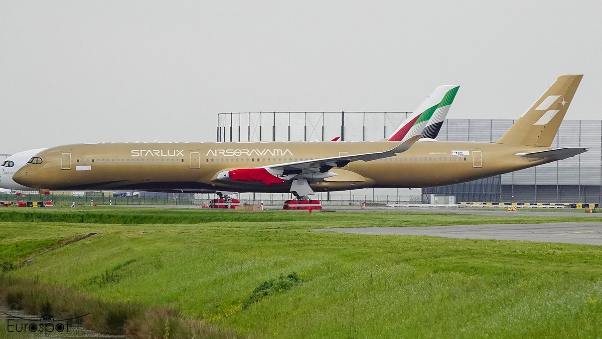 cliper31's tweet image. Starlux Airbus A350 #airbusa350 #STARLUX #AIRSORAYAMA @starluxairlines MSN797