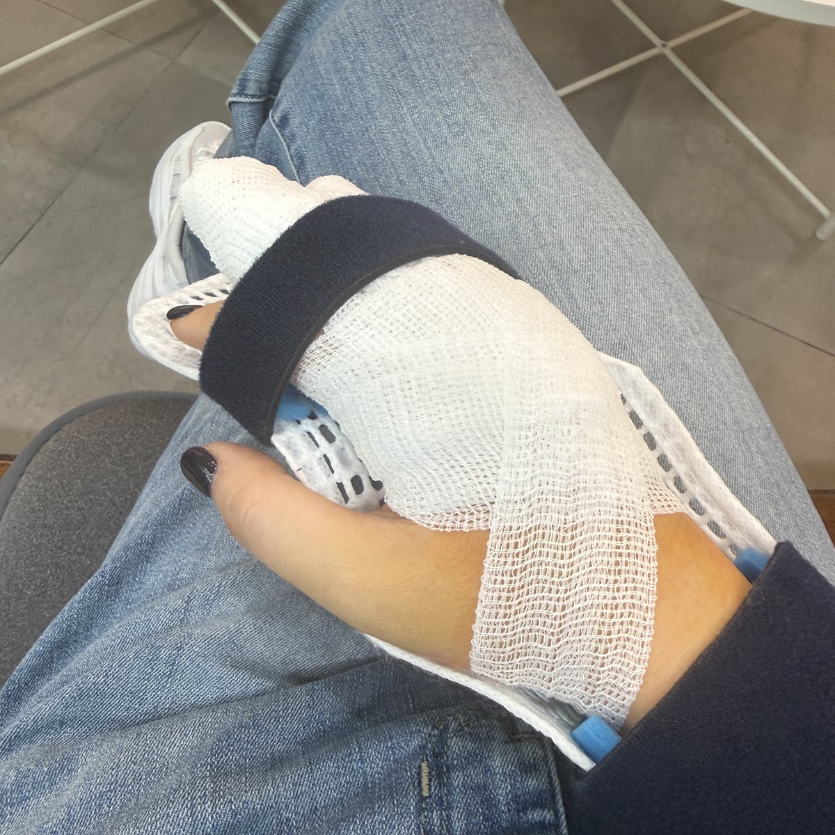 예에... 오사카 비행기 취소
국내 페벌도 우째될지 모름이 상태
유튭 꽤 오래 멈출 예정😭

우리 주헌이 보러가야하는디ㅠㅠ