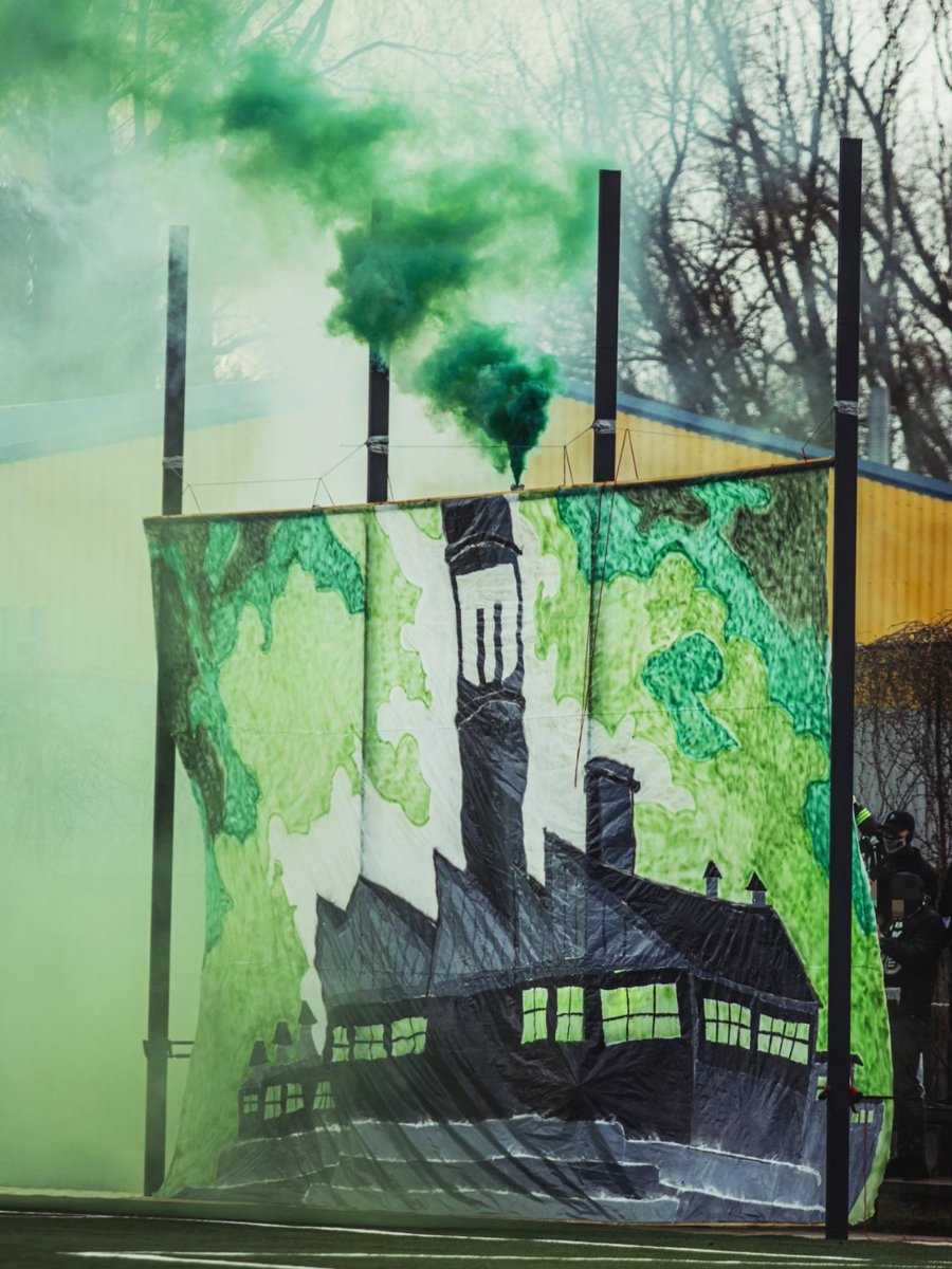 FSMettaUltras's tweet photo. Rūpnīca ir atklāta!

Dziesmas, pirotehnika un ~40 m² pašveidots tifo.
Tribīnes deva enerģiju, ko komanda pārvērta dominancē laukumā - to sagaidām ikkatrā sezonas spēlē.

Metta ir spēks! https://t.co/3oEhy2Uktl