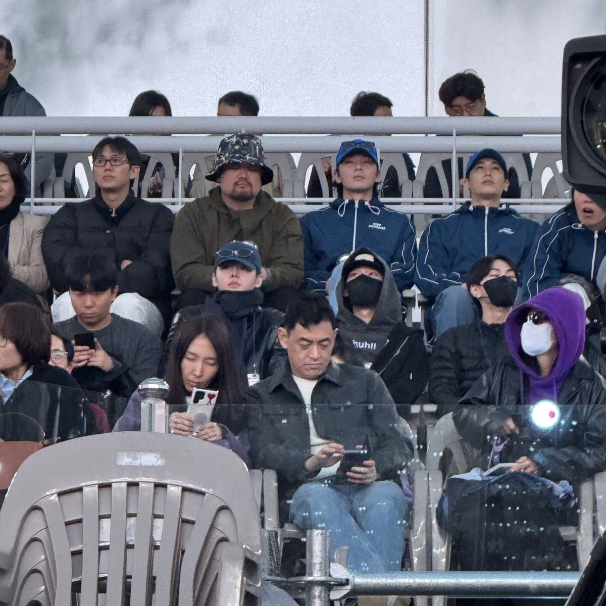 ❄️얼음별 tweet media