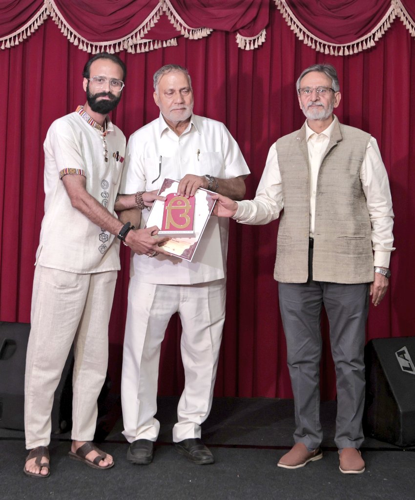 I am deeply grateful to KECSS New Delhi for honoring me during this beautiful event "Shuhul Taaph".
Thank you so much Prof. R.N.K Bamezai ji, Arun Shaila ji , Kapil Kaul ji , Savita ji and all the respected members of KECSS for appreciating my #artworks during the event 🙏🏼💐