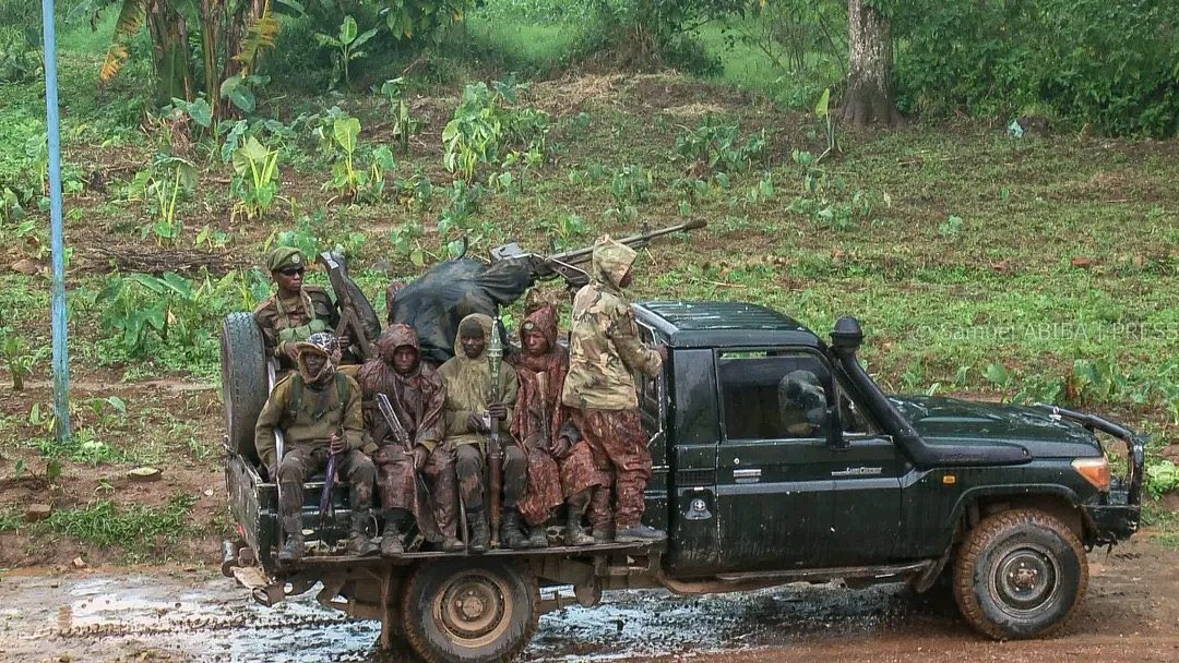 Eugene_Officia1's tweet image. Mumagambo arimo uburakari n’agahinda guverineri wungirije wa #Kivu_Y_Amajyaruguru #Willy_Manzi atangaje agize ati&amp;lt;&amp;lt; Nigute #Kinshasa yirirwa irasa mubaturage na #Drones ndetse na #Skoi mu bice bari kugenzura mugihe #Beni  umutwe wa #ADF_Naru umaze abaturage ?
Kuki izontwaro