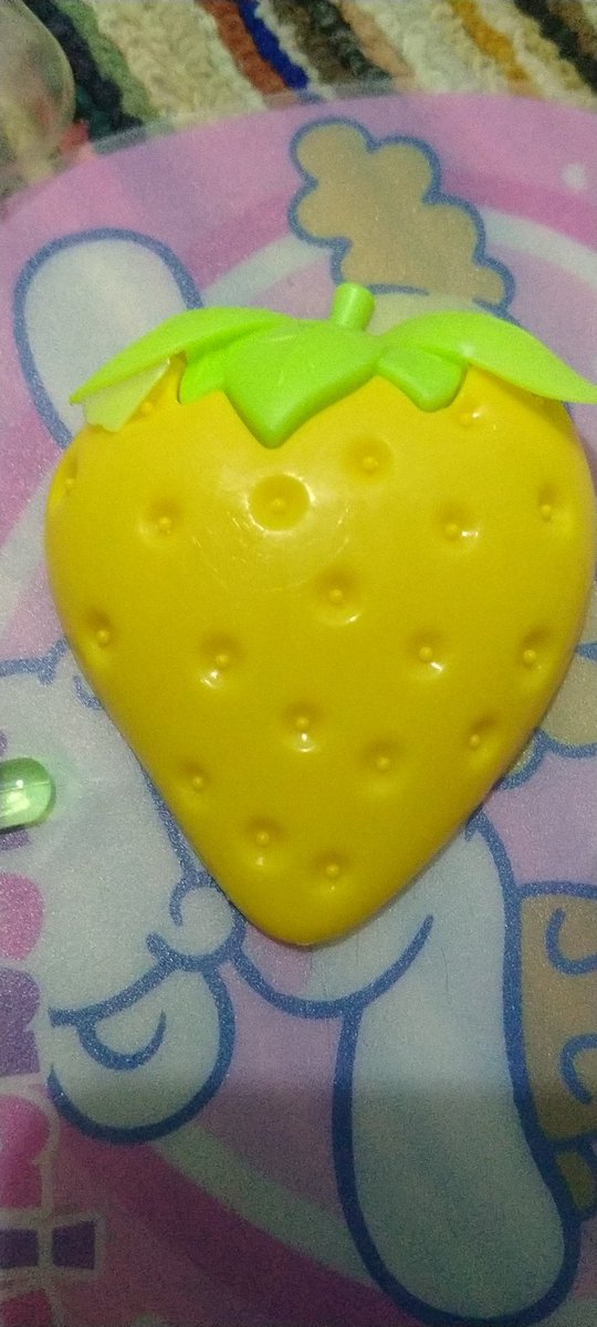 Musirot15's tweet photo. Strawberryne urung mateng https://t.co/uIaqNsWJ9a