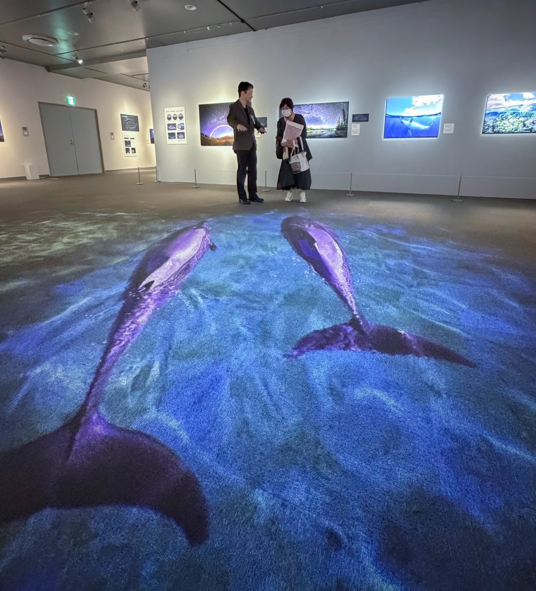 そごう美術館の展覧会「天空の歌」が今日から始まりました。
初日から多くの方に来ていただけてうれしいです。
明日（4/12）も午後から会場に行きたいと思います（14:00からサイン会の予定）。会場で見かけられたらどうぞお気軽にお声がけください。
#天空の歌