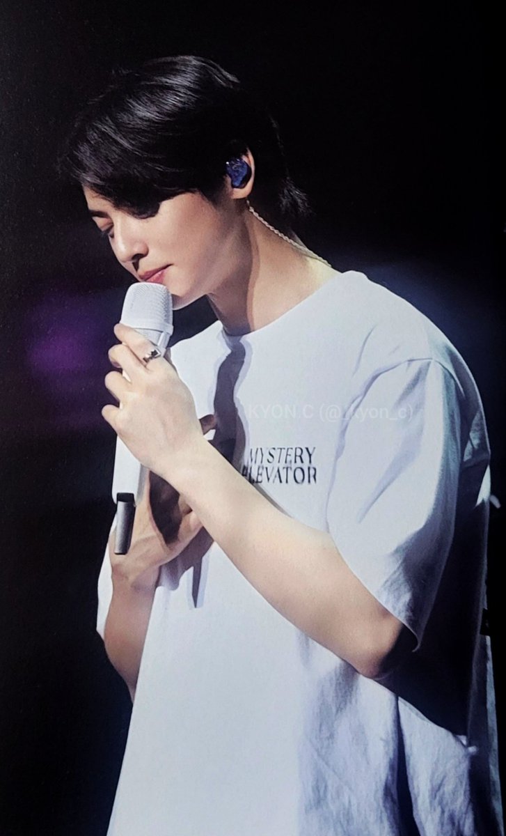 _kyon_c's tweet photo. 이번 일은 회색지대에 있는 사안이라
답답한 부분이 있는 것 같아요.

고의적인 탈세가 아니라
해석 차이로 인해 세무 조정이 발생한 사안인데,

사실이 확정되기 전부터 단정적인 표현이 나오고,
고의성이 없다는 점이 확인된 이후에도
탈세범인 것처럼 말하는 세상의 흐름이
너무 과한 부분이 있다고 느껴져요.

또 사건과 직접적인 관련이 없는 이야기나
인신공격까지 이어지는 모습은
비판을 넘어선 영역이라고 생각합니다.

내가 상처받으면 아프듯이,
다른 사람도 상처받으면 아픕니다.

내 가족과 소중한 사람이 공격받을 때 마음이 아프듯,
다른 사람에게도 똑같이 소중한 사람들이 있습니다.

세상의 많은 사람들이
그 마음을 한 번만 떠올려주셨으면 좋겠어요.

비난이 되는 대상이
누군가의 가족이고, 자식이고, 친구이고,
자신일 수도 있는 사랑이라는 마음을요.

#차은우 #CHAEUNWOO
