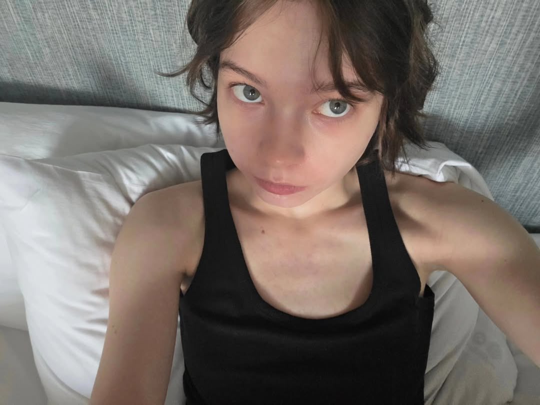 I need Emma Myers to take these types of selfies again! ✨