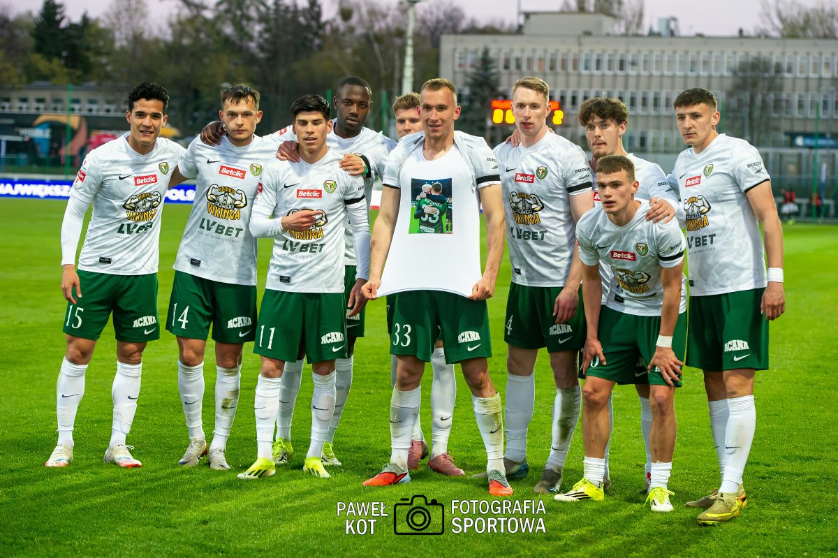 Ko_Pa81's tweet photo. Są chwile, gdy brakuje słów…
10.04.2026 na zawsze pozostanie w naszej pamięci.
Jacek Magiera 💔
Polonia Warszawa🆚Śląsk Wrocław📷🏟️⚽🇮🇹
@Slasknet @SlaskWroclawPl @WielkiSlask @_1liga_ @Polonia1911 

Galeria ⚽📷 https://t.co/Iun8pApcEd
Galeria 📣📷🔥😎https://t.co/dg6yzbmnuA https://t.co/xy8pr58Kx8