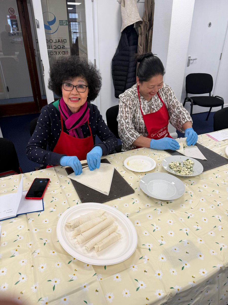 FESEducation's tweet photo. 🍳✨ Our First Cooking Class in Oxford – A Wonderful Start! ✨🍳

We are delighted to have launched the first session of our Cooking Class in Oxford  in partnership with Dialogue Society Oxford.

This programme is generously funded by the @TNLComFund. https://t.co/nnRl9j3caO