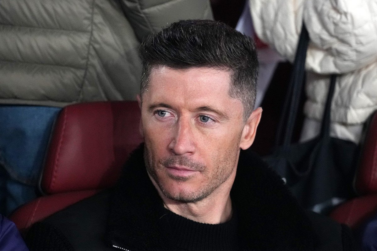 BarcaUniversal's tweet photo. 🚨 BREAKING: Robert Lewandowski has officially received an offer from Barcelona to renew his contract.

— @mundodeportivo https://t.co/4qKYvAjRff