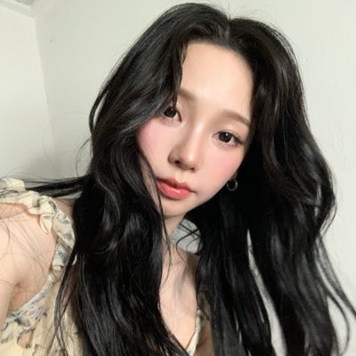 ur 카리나 tweet media