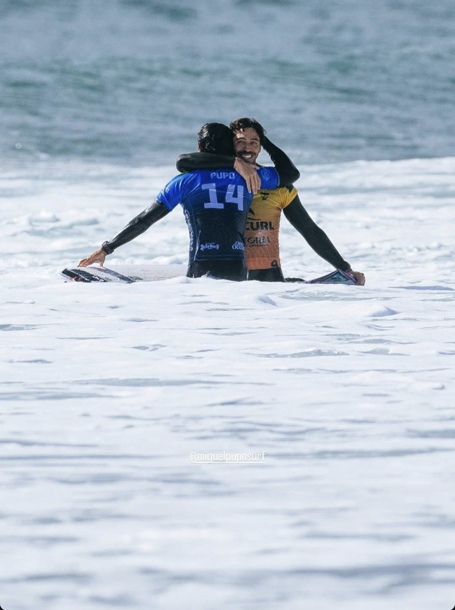 filipe toledo na caixa d'água tweet media