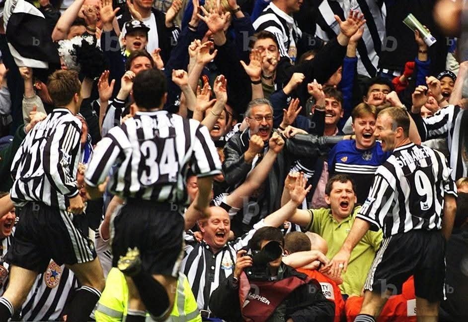 Magpie24_7's tweet image. On this day in #NUFC history back in 1999, Newcastle United are back at Wembley, having won their semi final at mOld Trafford. This time, extra time is required, but Alan Sheare'rs brace does the trick over Spurs. 

Happy days! 🖤🤍

#NUFCFans #Newcastle