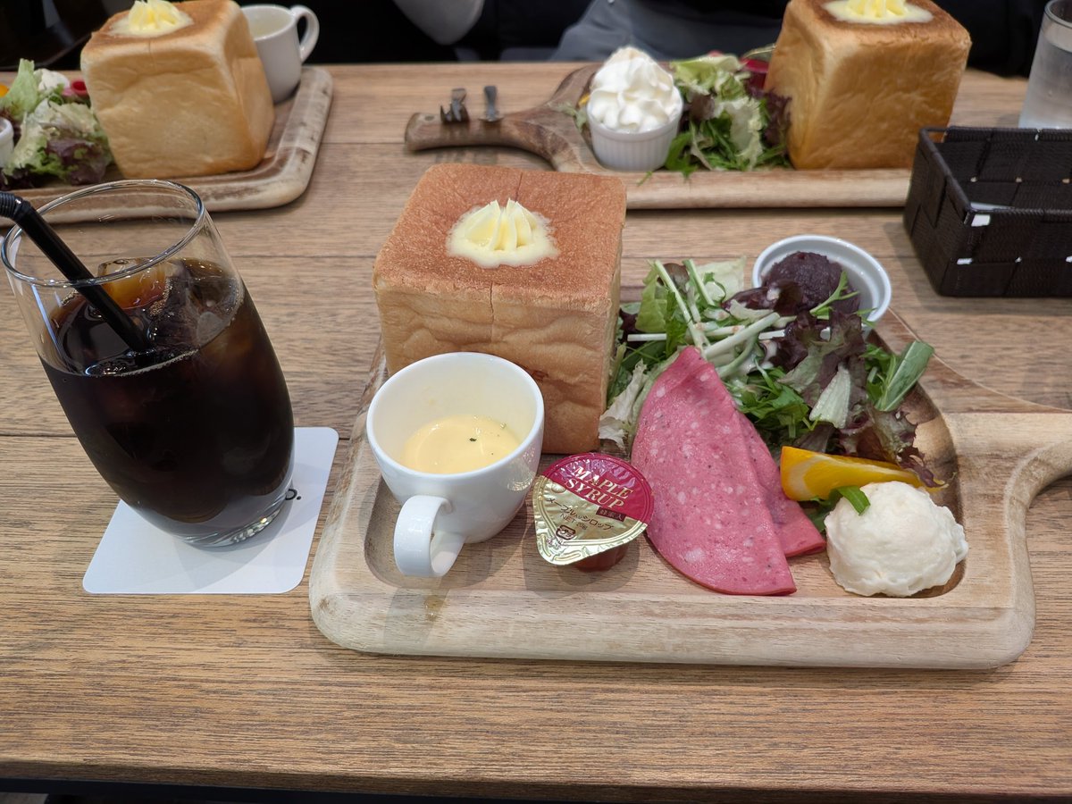 BittersweetSale's tweet photo. 4月8日 名古屋

ショップ名のBittersweetを
使わせていただいてる
嵐のコンサートに
大ファンの作家が行ってきました

販売担当は
車で郡山（福島）⇔名古屋間を🚗

翌日は一宮市でモーニング

#名古屋 https://t.co/fEnLsOZVbB