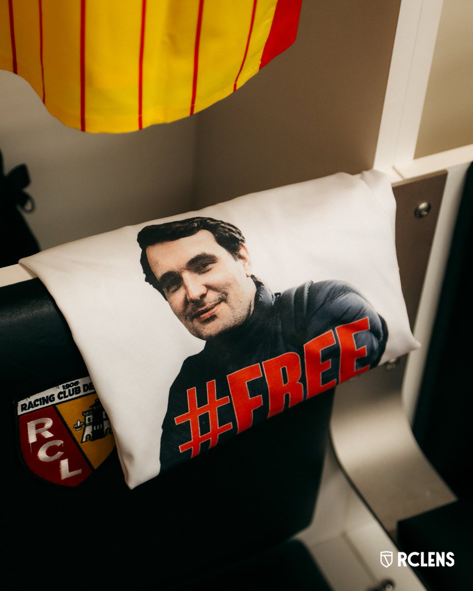 RCLens's tweet image. Un vestiaire 𝒔𝒐𝒍𝒊𝒅𝒂𝒊𝒓𝒆 🤝

#RCLFCR #𝑭𝒓𝒆𝒆𝑮𝒍𝒆𝒊𝒛𝒆𝒔