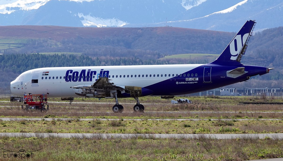 Vinamralongani's tweet image. Bit by bit, the final traces of @GoFirstairways are disappearing. These aircraft repossessed by lessors were spotted by @cliper31 at Tarbes Airport in France.
Two of them being dismantled for parts. The third, stored without engines may well be parted out too.
#AvGeek