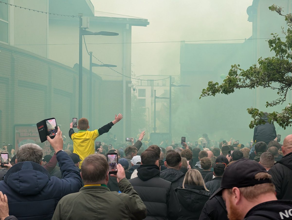 brumhee's tweet photo. Marching into Carrow Road! #ncfc #oldfarmderby https://t.co/Se2BcL8rYE