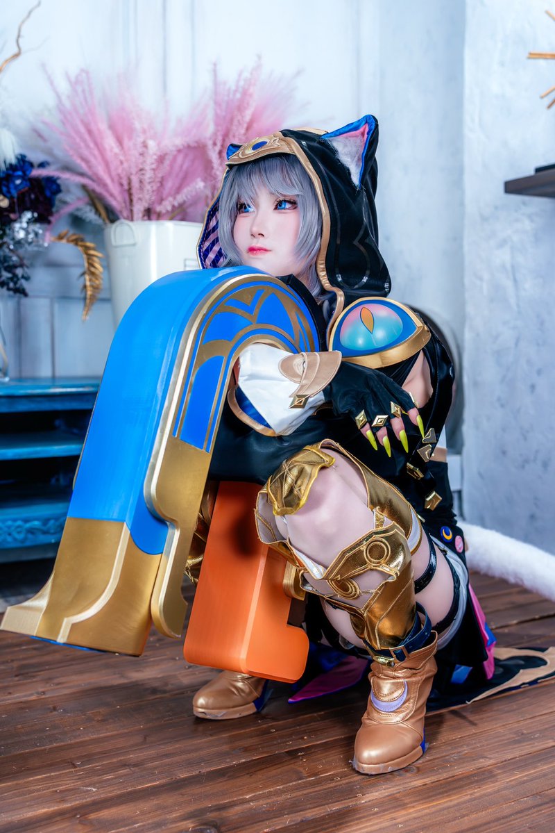 .cos 
これは武器抱えてるネコちゃん🐱🐾
#Cipher #HonkaiStarRail