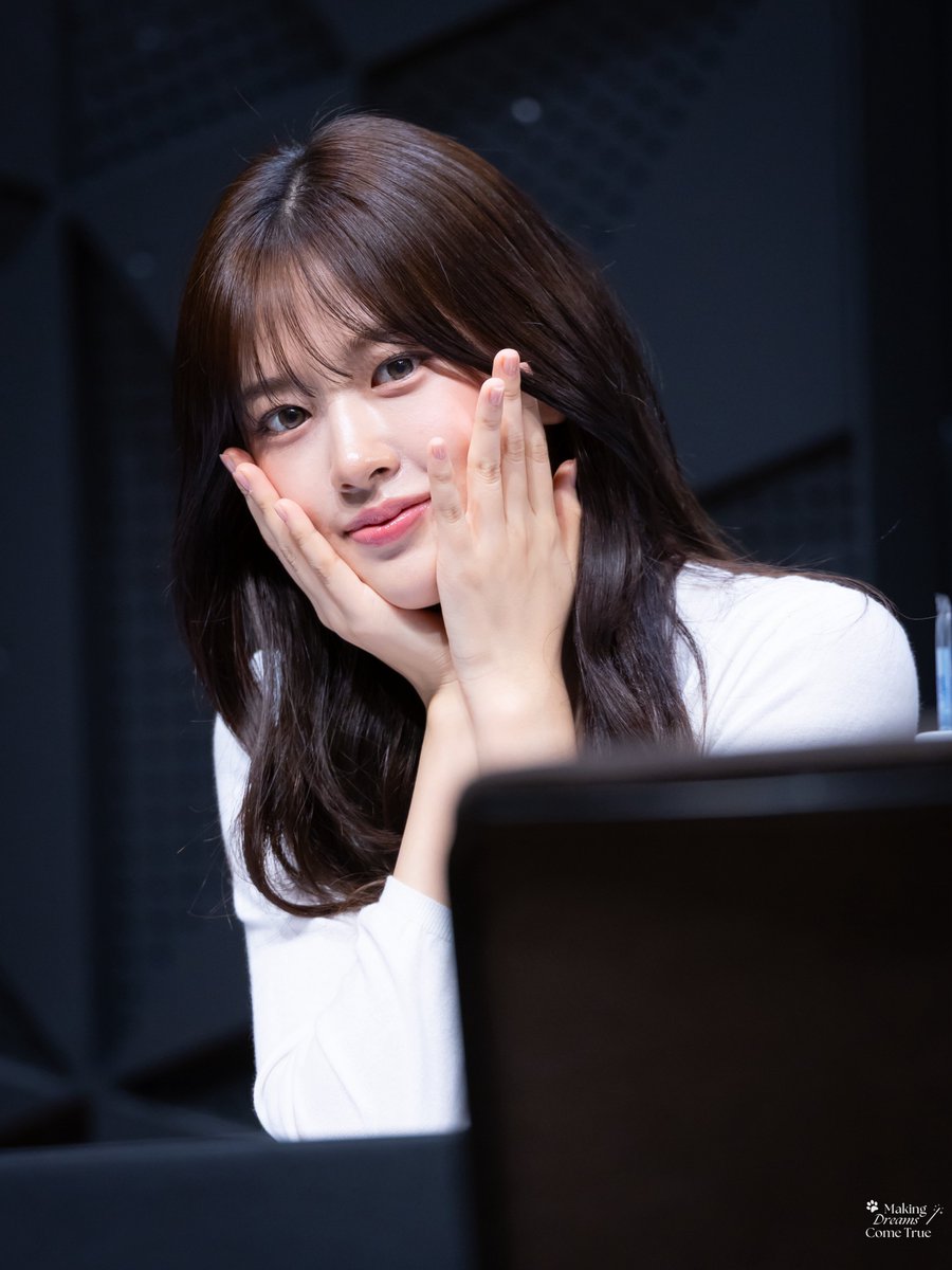 making_DCT's tweet photo. 260411
🇯🇵팬사인회✍🏻 HD🪄
#IVE #아이브 #アイヴ #AnYujin #안유진 #YUJIN #유진 #ユジン https://t.co/bSSGaybiJ1