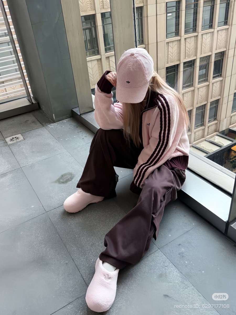 𝙍𝙀𝙄𝙉𝘼 tweet media