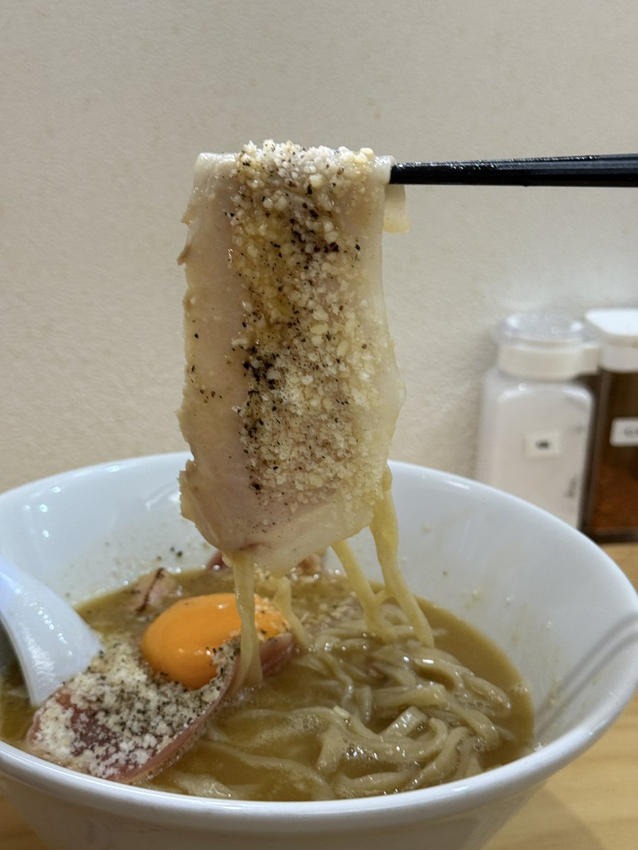 mutexmutexmtx's tweet photo. 濃厚鶏白湯〜カルボナーラエディション〜
チーズがクリームが濃厚で美味しかった
@moriyama_da 
#ラーメン #岡山ラーメン https://t.co/6mWEkuhqfX