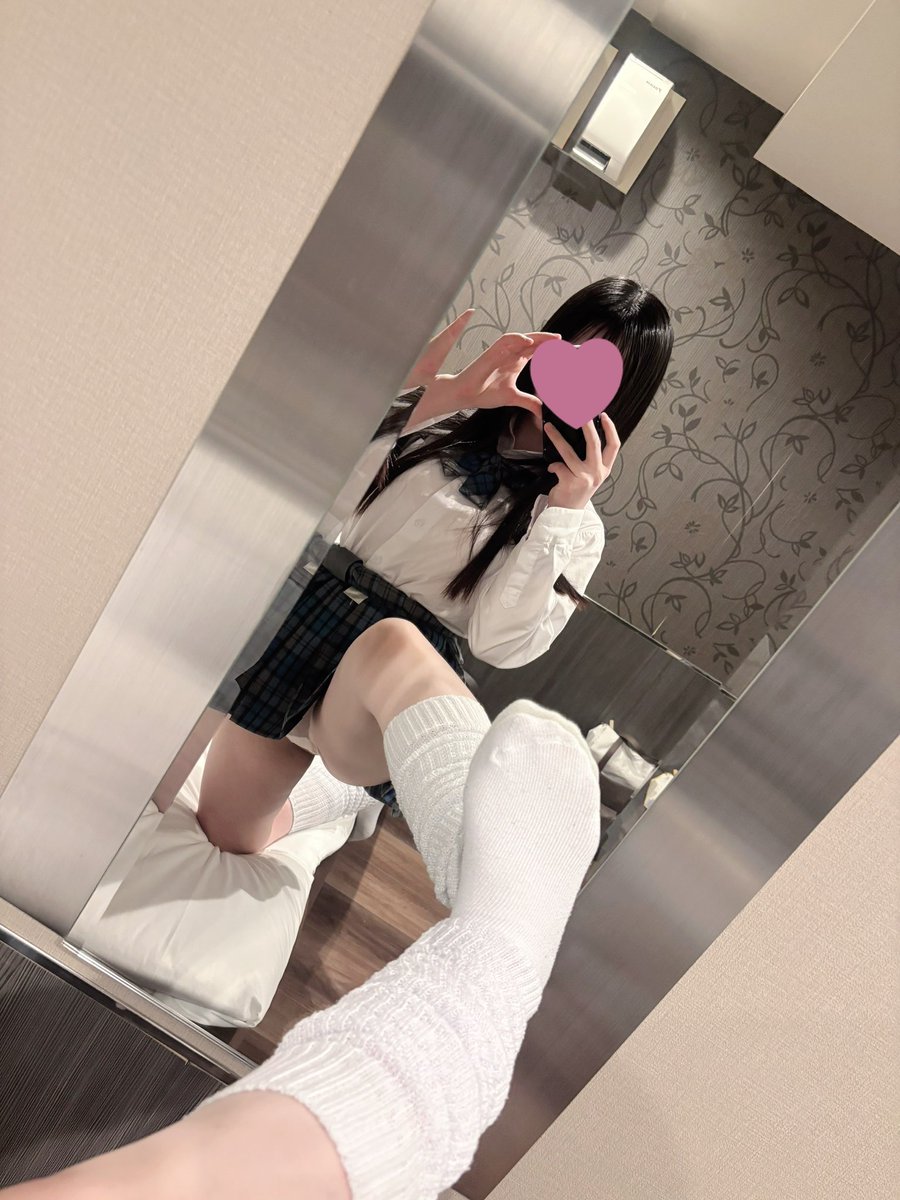 aoche___momo's tweet photo. 今月15日と17日しか残りのシフト出してないです！！
リクエスト対応できるかもなんですけど、6月まで忙しいのであまりDMのやり取りもできないかもです、すみません🙇‍♀️
お店に問い合わせて貰えると助かります！よろしくお願いしますm(_ _)m https://t.co/9PzwLfXeAz
