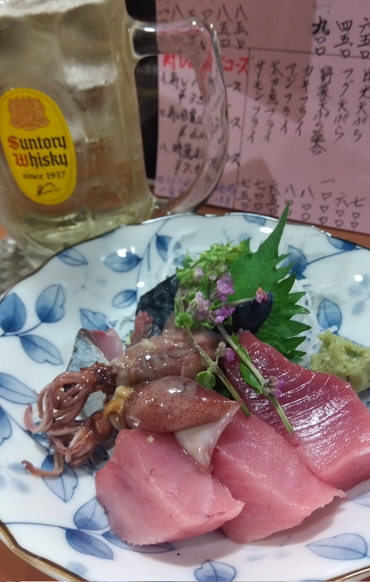 最近…行きつけの…
近所に出来た寿司屋さん！

とりあえず…
ヨコワひっさげ
湾内ホタル
特製キズシ
から始めます！