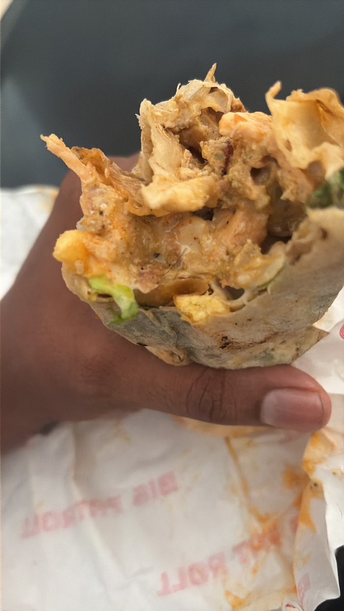 erruptednight's tweet photo. @zomatocare Order ID 7992937420
After biting couple of roll. I found hair on it it’s serious concern https://t.co/wolVgxDYl5
