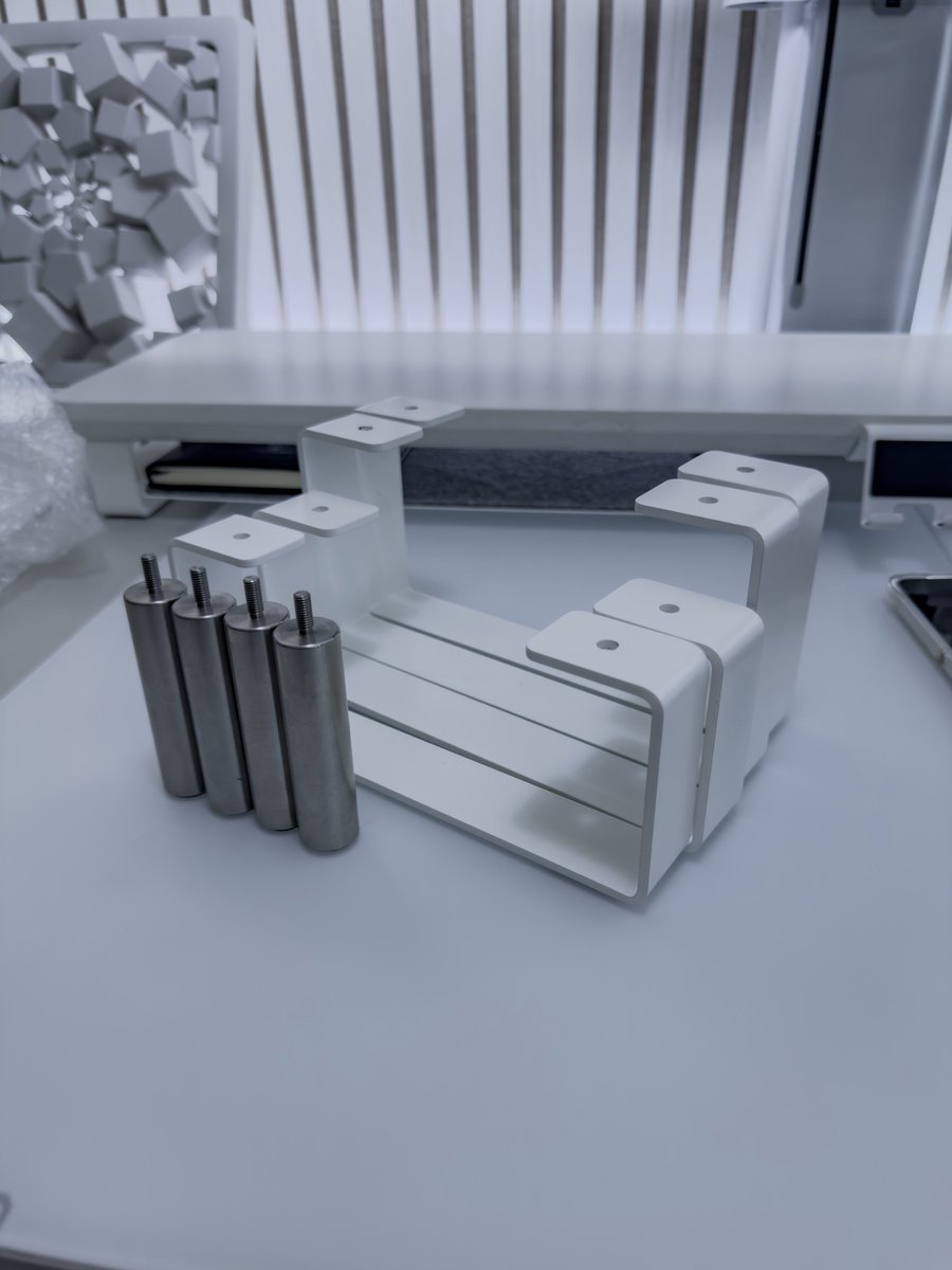 PTN1129's tweet image. 板さえあれば3台組めちゃうな…