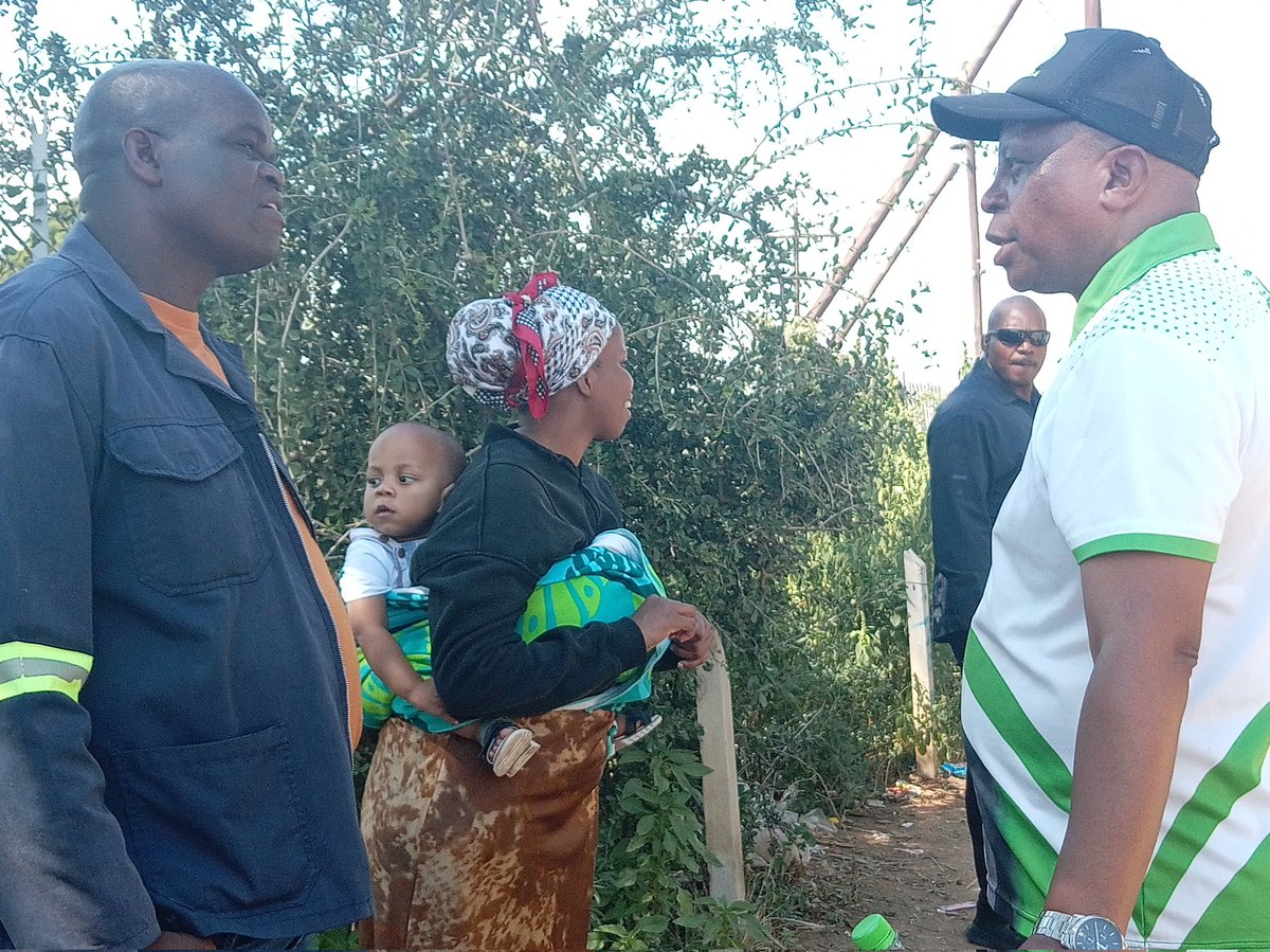 actionsajhbcoms's tweet photo. Street by street, @Action4SA Joburg Mayoral Candidate @HermanMashaba is on the ground in Ward 100, engaging young and old in Ward 100, Cosmo City on #OperationFixJoburg.

#MashabaForMayor https://t.co/EryeHCK8ms