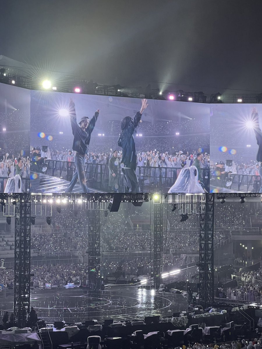 gamzaboy_7's tweet photo. 아주 행복한 날이였다☔️🫢

260409 BTS WORLD TOUR ‘ARIRANG DAY-1

@BTS_twt https://t.co/u3BkJmTk07