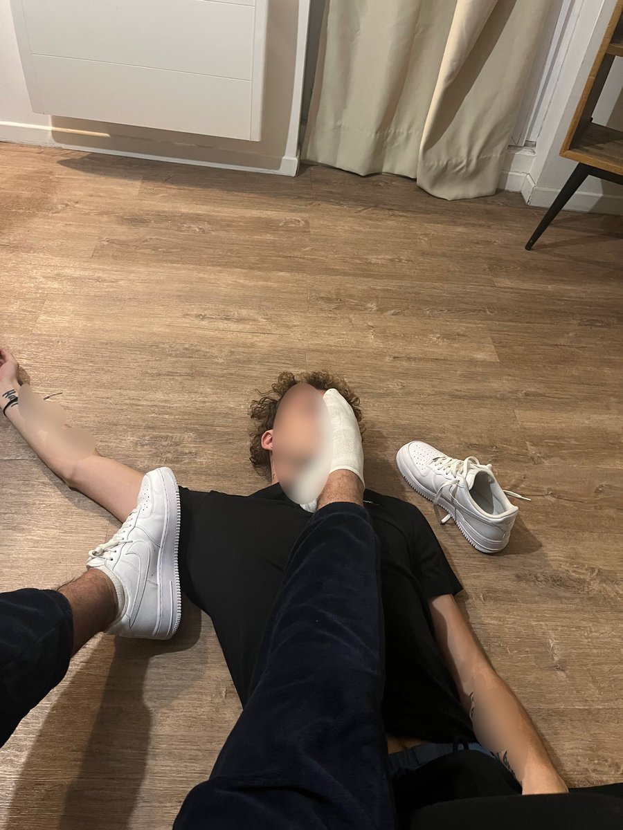 anis_ton_master's tweet photo. Viens te faire niquer toi aussi et passe en dm pour raquer 💸 #cashmaster #findom #feetfetısh https://t.co/H94UuZGOeP