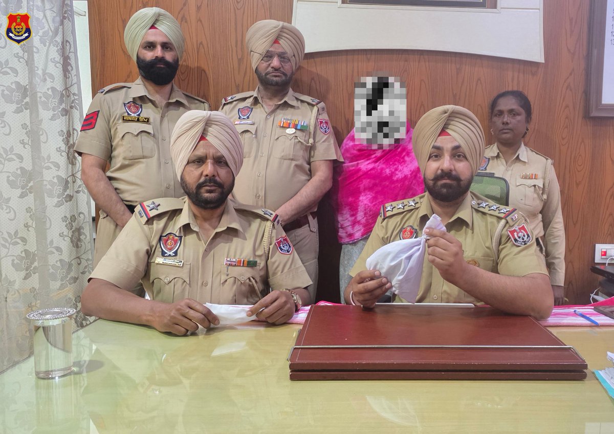 ਕਪੂਰਥਲਾ ਪੁਲਿਸ (ਥਾਣਾ ਸੁਲਤਾਨਪੁਰ ਲੋਧੀ) ਵਲੋ ਯੁੱਧ ਨਸ਼ਿਆਂ ਵਿਰੁੱਧ ਤਹਿਤ 01 ਦੋਸ਼ਣ ਨੂੰ ਕਾਬੂ ਕਰਕੇ 9.48 ਗ੍ਰਾਮ ਹਰੋਇਨ ਅਤੇ 53 ਨਸ਼ੀਲੀਆ ਗੋਲੀਆ ਬਰਾਮਦ ਕੀਤੀਆ ਗਈਆ।
#KaputhalaPolice