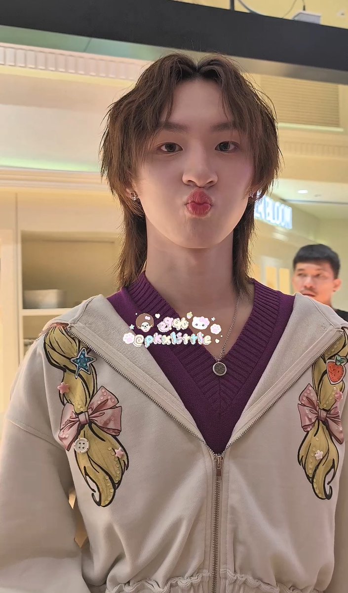 ฮน🦋 tweet media