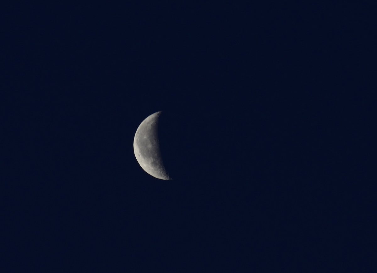 The crescent moon this morn, from out our bedroom window here in Owen Sound.
Sky was a lighter blue, I shot stopped down so that I'd get the moon's details.

#moonphotography #moon #cresentmoon #morningmoon