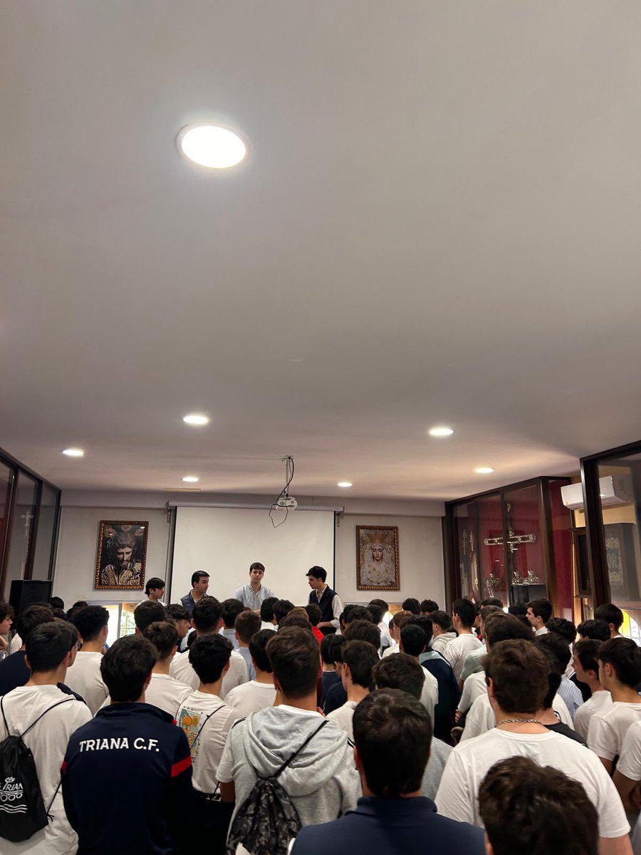HdadSanGonzalo's tweet photo. ⚪️ CRUZ DE MAYO 

🤍 En la tarde de ayer vivimos una jornada que invita a mirar al futuro con ilusión y esperanza.

🕯️La igualá de aspirantes a la cuadrilla de costaleros de la Cruz de Mayo de nuestra Hermandad, reunió a un gran número de jóvenes que, con entrega y entusiasmo, respondieron a la convocatoria de la Diputación de Juventud de nuestra corporación. 

✨ Posteriormente, tuvo lugar el primer ensayo, donde muchos comenzaron a dar sus primeros pasos bajo las trabajaderas.

✔️Jóvenes de entre 14 y 17 años que, movidos por la devoción al Señor y a su bendita Madre, sueñan con llegar a ser un día los pies de nuestros Sagrados Titulares.

🙏 En ellos se hace presente el futuro de San Gonzalo, con el deseo de que los sueños e ilusiones de estos queridos jóvenes, se vean cumplidos. 

📸 @apuelles25