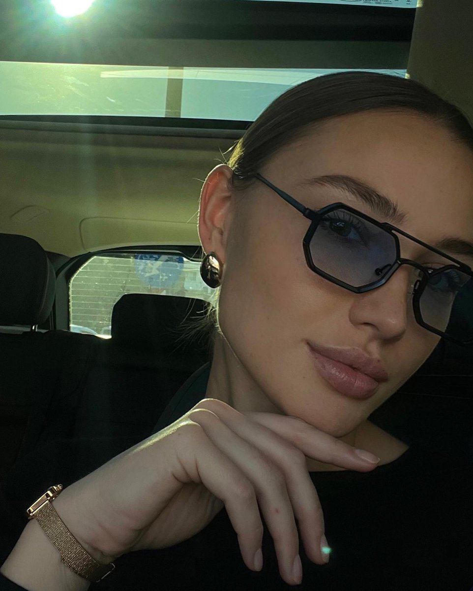 Selene tweet media