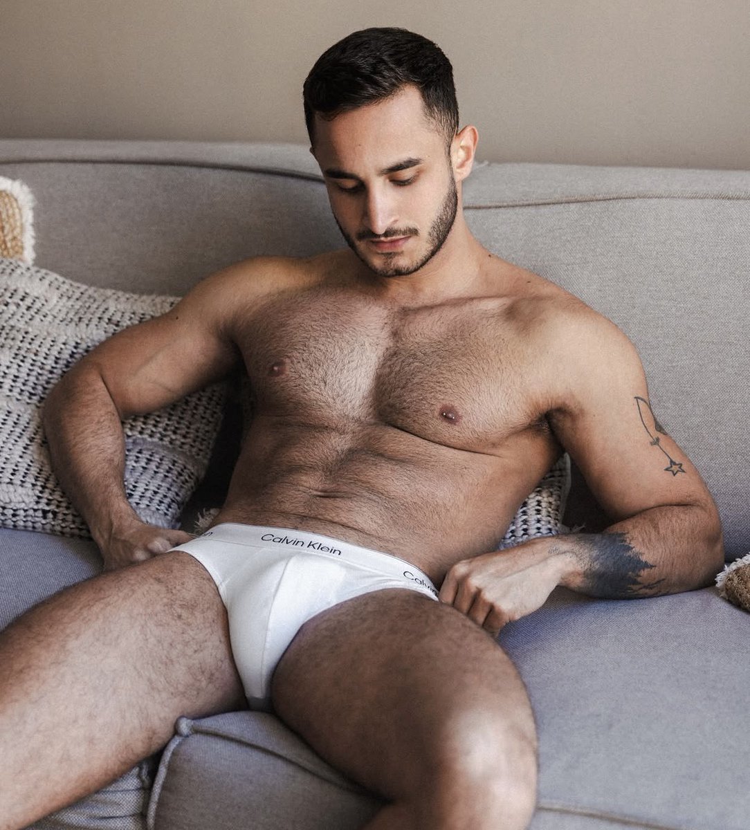 Hotguy_02's tweet photo. Retweet and wait for surprise on your dm. https://t.co/Mtv6sCn2ub