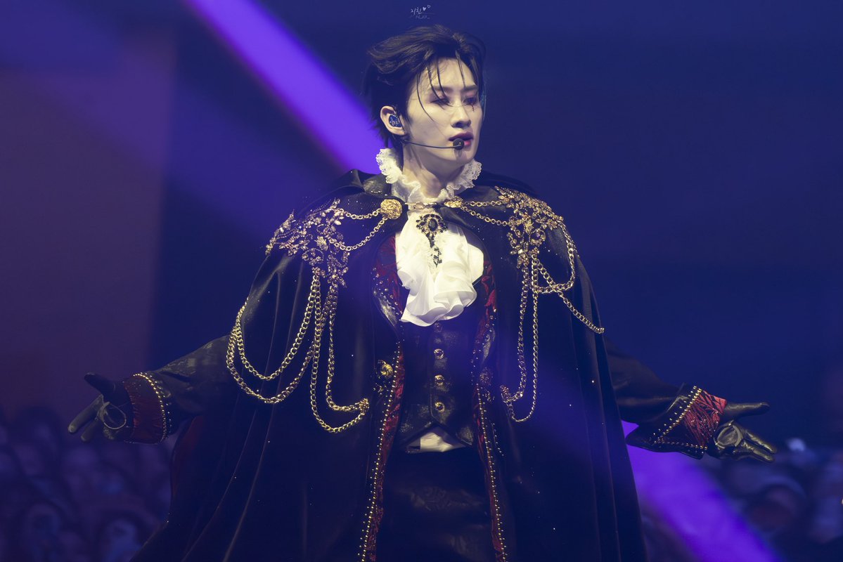 지친♥ tweet media