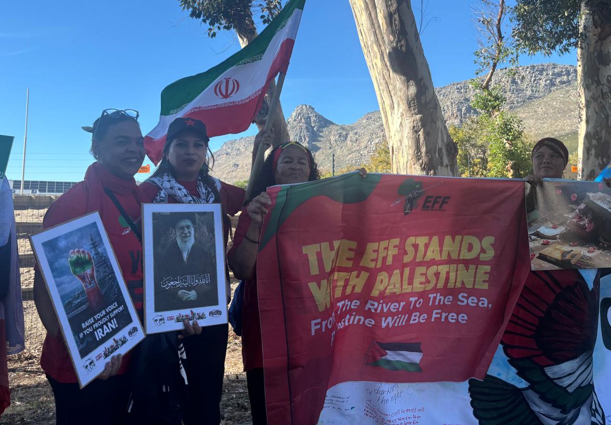 EFFWesternCape_'s tweet photo. ♦️IN PICTURES ♦️
EFF Western Cape joins progressive formations in the fight against imperialism. Fighters from different zones were in attendance for yesterday’s anti imperialism protest at the US Consulate in Tokai. #downwithimperialism #handsofiran #freepalestine https://t.co/Bg5HwdLWvE