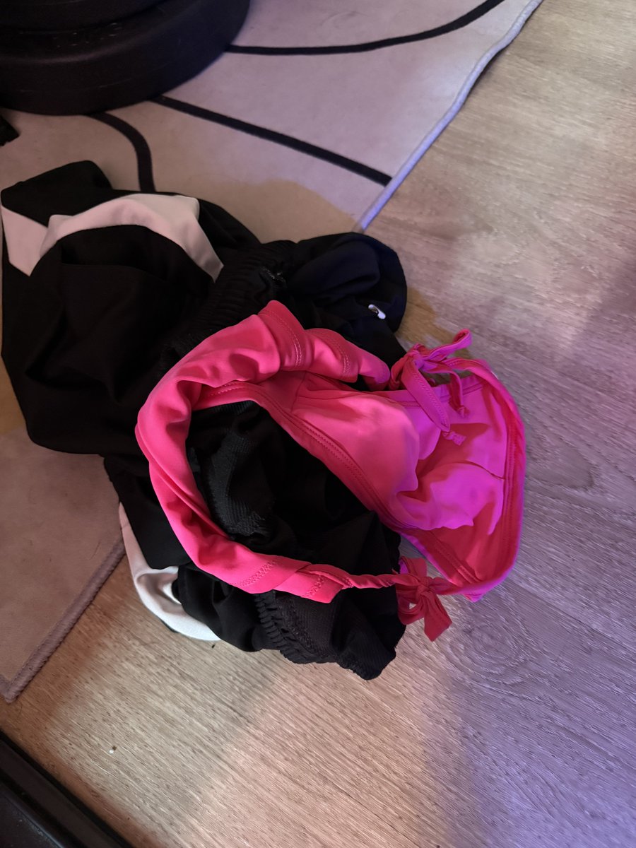 Taejatta's tweet photo. こんなこと言うとちょっと引かれるかもだけど、一日中履いてた下着、嗅いでみたい人いる？（笑） 🤭 https://t.co/7eBUFLUyXL